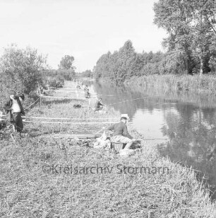 C.I.P.S. (Confédération Internationale de la Pêche Sportive) 16. Welt-Wettfischen: Trave beim Brenner Moor: Sportfischer beim Wettkampf