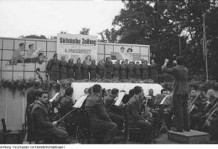 Dresden, 4. Pressefest der Sächsischen Zeitung (SZ),Ausstellung von Werken von Lea und Hans Grundig im Pressefestzelt, 17./18.August 1957