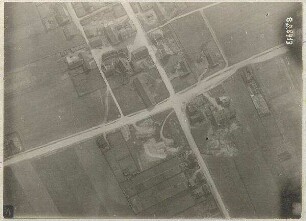 Häusergruppe südöstlich Feldmoching an der Militärbahn München-Neufreimann (900 m)