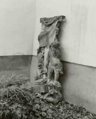 Teil eines Grabmals