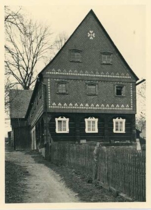 Sohland an der Spree-Wehrsdorf, Lessingstraße? Wohnhaus (Umgebindehaus; ehemals Nummer 151). Giebelansicht