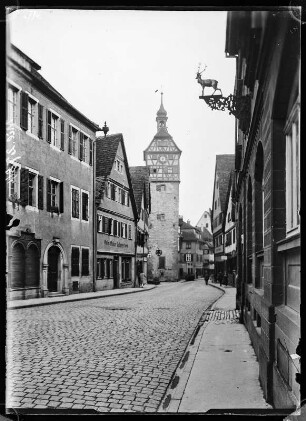 Schwäbisch-Hall. Straßenansicht mit Blick zum Josenturm