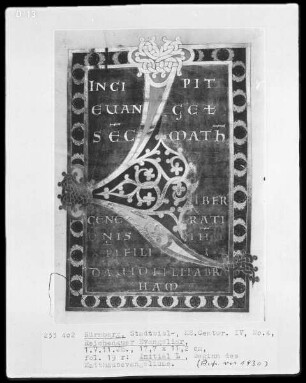 Reichenauer Evangeliar — Initialzierseite L, Beginn des Mattäusevangeliums, Folio 19recto