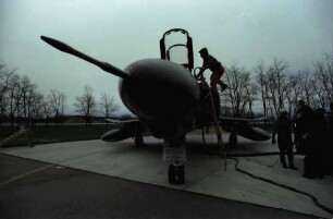 Bremgarten: Fliegerhorst; RF-4E "Phantom" am Start, Vorbereitung und Start