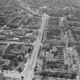 Karl-Marx-Allee (Magdeburger Allee) zwischen Andreasvorstadt und Johannesplatz in Erfurt : Blickrichtung Süden