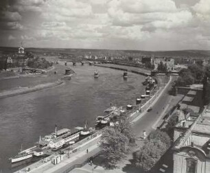 Dresden, Blick vom Ständehaus über die Dampferanlegestelle und die Reste der Carolabrücke elbaufwärts