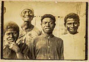 Gruppenportrait (Philippinen-Aufenthalt 1897-1932 - Album "Nord-Luzon-Typen")