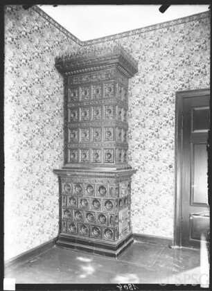 Potsdam, Villa Ingenheim, Kachelofen.
