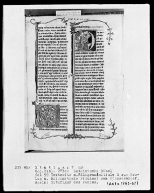 Lateinische Bibel, drei Bände — Initiale P (aulus) mit thronendem Paulus, Folio 99recto