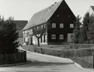 Neustadt-Polenz in Sachsen, Wohnhaus : Neustadt-Polenz in Sachsen. Wohnhaus (um 1800), Mittelweg 55. Straßen- und Giebelansicht