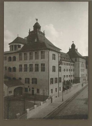 Fischer, Theodor; Stuttgart, Heusteigstr.; Sammelschulhaus - Straßenansicht