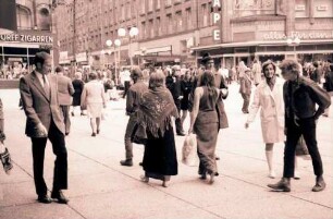 Hamburg: Gammlertypen in der Mönckebergstraße