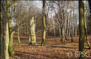 Potsdam, Park Sacrow, Senke bei der Thusnelda-Statue.