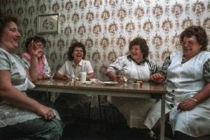 Kantinenfrauen im Schloß Sommerschenburg