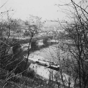 Meißen. Blick auf die Elbe mit Eisenbahnbrücke (1926) vom Ratsweinberg