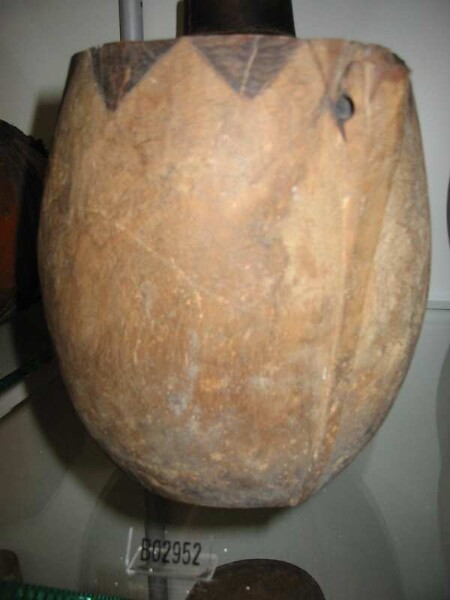 B02952 Vessel; pot