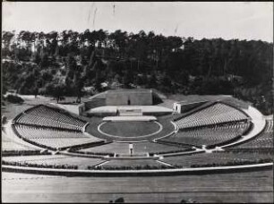 Dietrich-Eckart-Freilichtbühne (heute: Waldbühne), Friedrich-Friesen-Allee, Berlin: Blick vom obersten Rang auf die Bühne