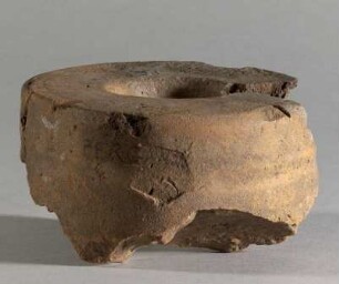 Rohrfragment mit Stempel (Endstück eines Druckrohres mit fünfeckigem Stempel)