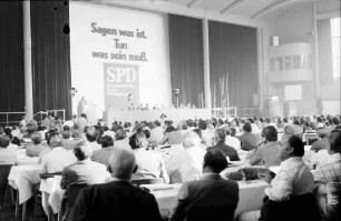 Freiburg: Stadthalle; SPD-Parteitag, Willy Brandt am Rednerpult