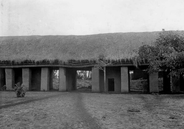 La nouvelle maison de Nzoya, bâtiment d'entrée