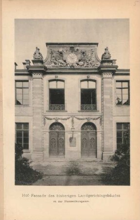 Foto: Hof-Fassade des bisherigen Landgerichtsgebäudes.