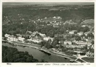 Dresden-Pillnitz. Blick über die Elbe gegen Schloss und Schlosspark Pillnitz. Ansicht mit Hausberg-Gaststätte. Luftbild-Schrägaufnahme
