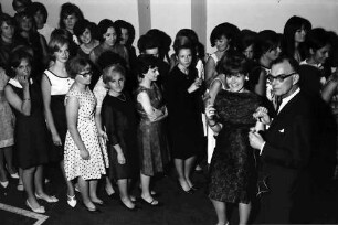 16. Tagung 1966 Mediziner; Studentenabend Polonaise: vorn rechts Graf Lennart Bernadotte