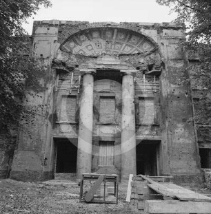Hauptfassade des Theaters in Glogau