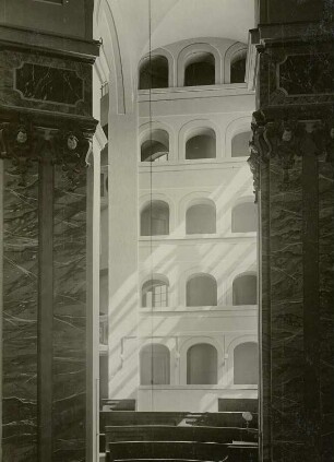 Dresden. Frauenkirche, Inneres : Dresden. Frauenkirche (1726-1743; G. Bähr). Blick auf südöstliches Treppenhaus
