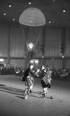 Luftwaffenball der Luftwaffengruppe Süd in der Schwarzwaldhalle und Gartenhalle.