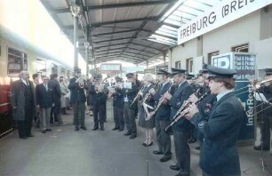 Freiburg: Musikkapelle am Zug