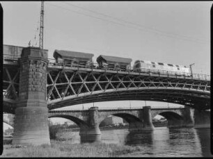 Dresden-Altstadt. Marienbrücke vor der der Sanierung, Eisenbahnbrücke