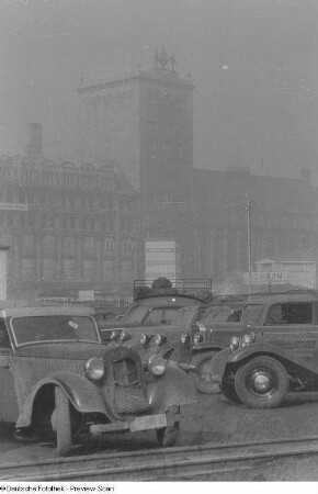 Krochhochhaus im Nebel