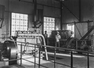 Fabrikanlage : Arbeiter in einer Fabrikanlage zur Sisalverarbeitung