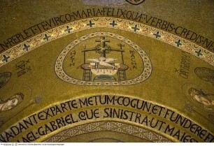 Bildprogramm, Hetoimasia; Erzengel Michael und Gabriel; zwei heilige Päpste