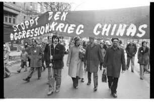 Kleinbildnegativ: Vietnam-Demonstration, City-West, 1979