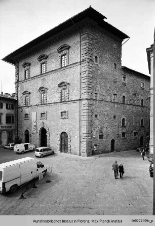 Piazza Signorelli, Cortona