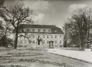 Berlin-Friedrichsfelde, Schloss : Vorderansicht vom Park