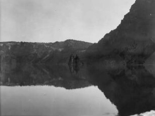 Phantom Ship Island : Blick auf den Crater Lake. In der Bildmitte Phantom Ship Island, eine Insel aus Lavagestein