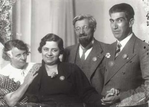 Etha und Hans Richter mit einem türkischen Paar