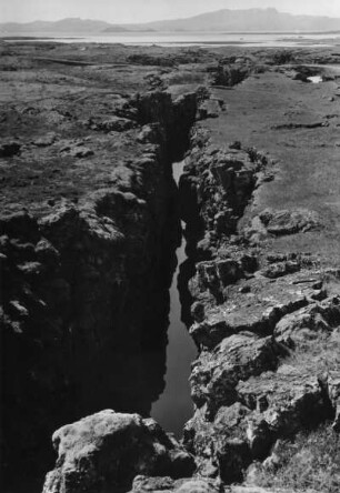 Vulkanische Erdspalte im Lavafeld von Thingvellir, Island