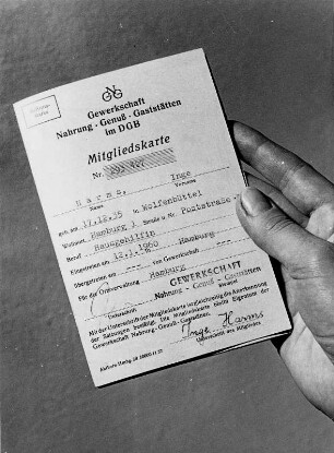 Eine Mitgliedskarte der Gewerkschaft Nahrung-Genussmittel-Gaststätten (NGG) - Ortsverwaltung Hamburg