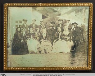 Gruppenbild von fünfzehn Personen (sieben Frauen, acht Männer)