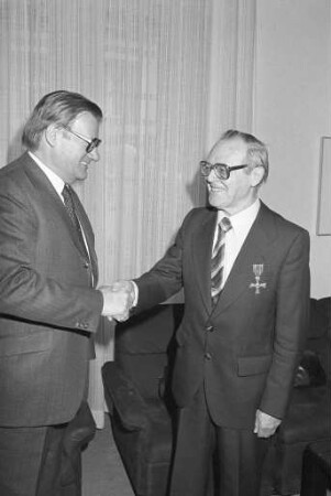 Verleihung des Bundesverdienstkreuzes an Oberamtsrat a.D. Felix Karg für 30jährige Verdienste um die Straffälligenhilfe