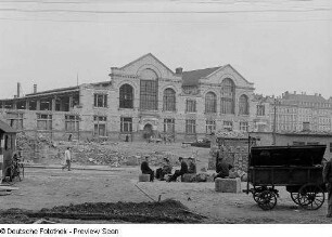 Baustelle Windmühlenstraße, im Hintergrund die beschädigte Markthalle