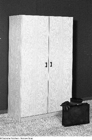 Kleiderschrank