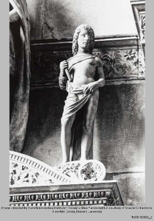 Grabmal des Dogen Pietro Mocenigo : Mittelbogen : Standartenträger