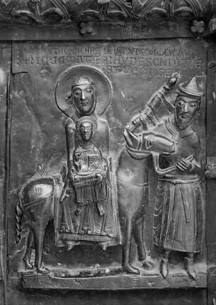 Bronzetür — Linker Flügel mit Darstellungen aus dem Alten und Neuen Testament — 5. Reihe von oben: Heimsuchung, Flucht nach Ägypten und Bischof Alexander von Płock mit Diakonen — Flucht nach Ägypten