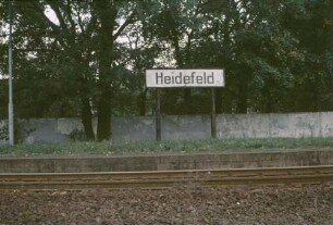 Hp Rathenow Heidefeld Bahnsteig Bahnhofsschild