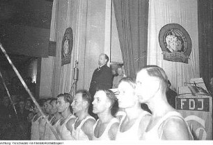 Walter Ulbricht, Generalsekretärs der SED, während einer Rede vor Sportlern der DDR, 1951